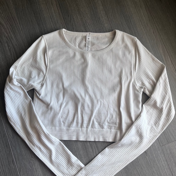 🍋LIKE NEW 🍋lululemon ribbed ebb to street long sleeve sz 10 new condition - Picture 1 of 2